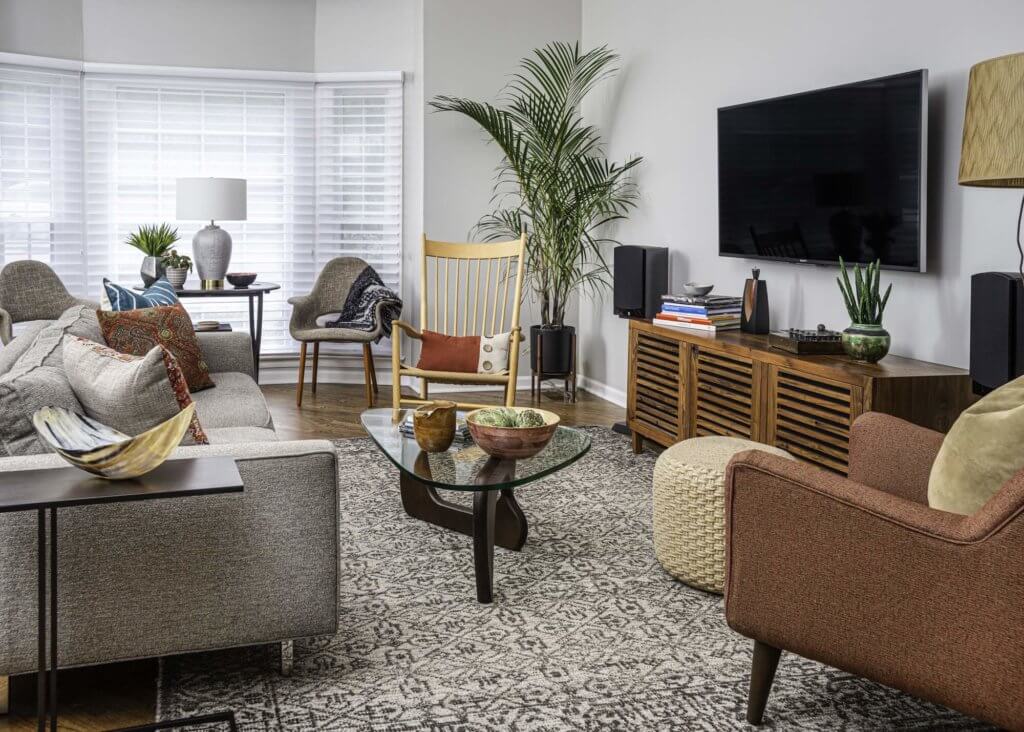 Modern, comfortable living room by Beth Haley Design